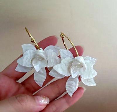 Lily Hoop