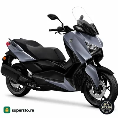 Motor matic Yamaha abu-abu hitam skutik rem cakram depan velg alloy windshield